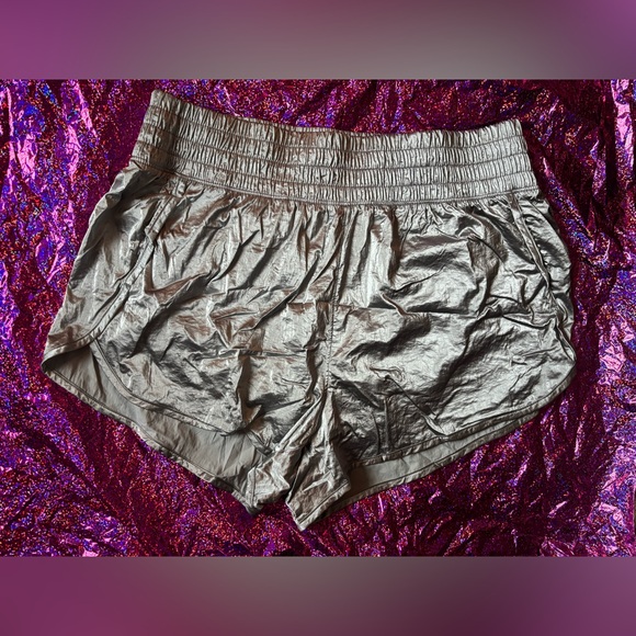 GAP Pants - Sassy Silver GAP Elastic Waistband Shorts